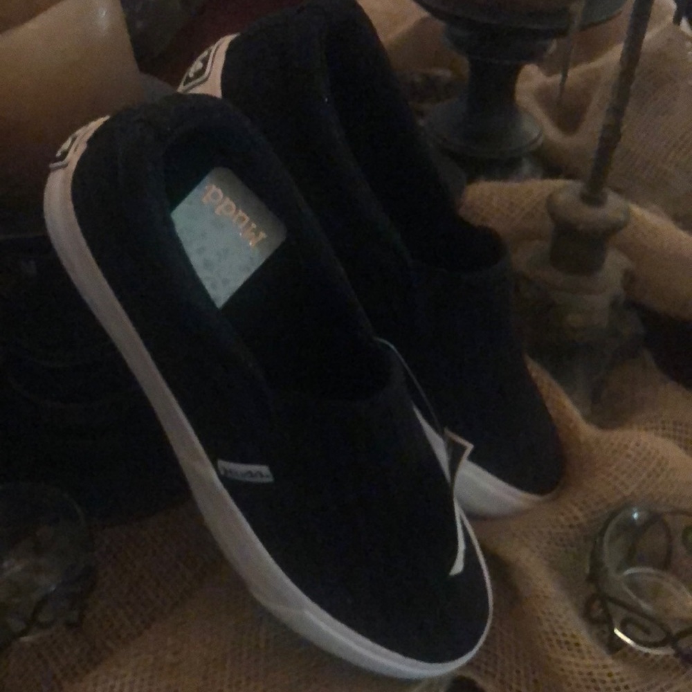 Woman’s size 9 Mudd slip on tennis shoes